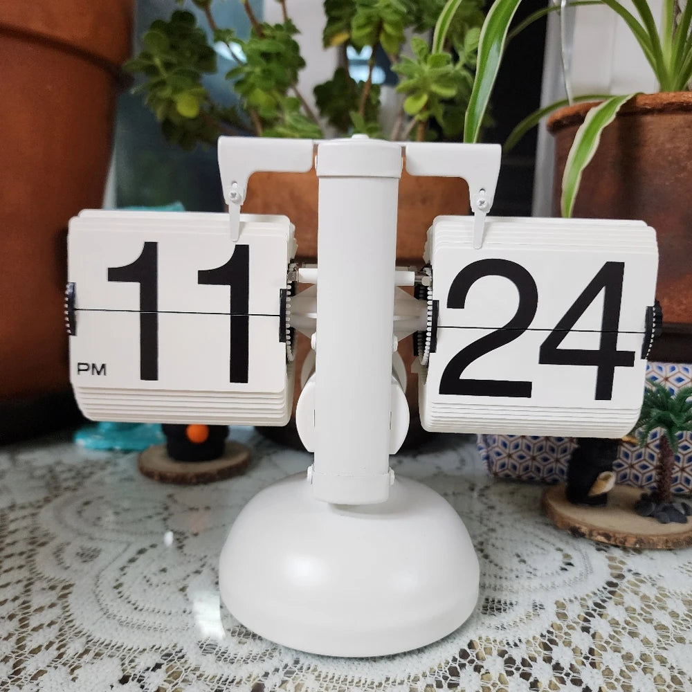 Automatically Page Turning Retro Flipping Clock